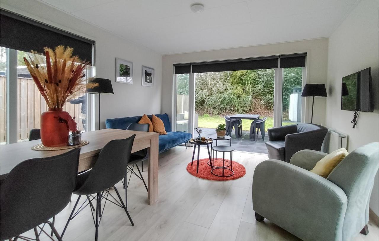 2 Bedroom Awesome Home In Heinkenszand Exterior photo