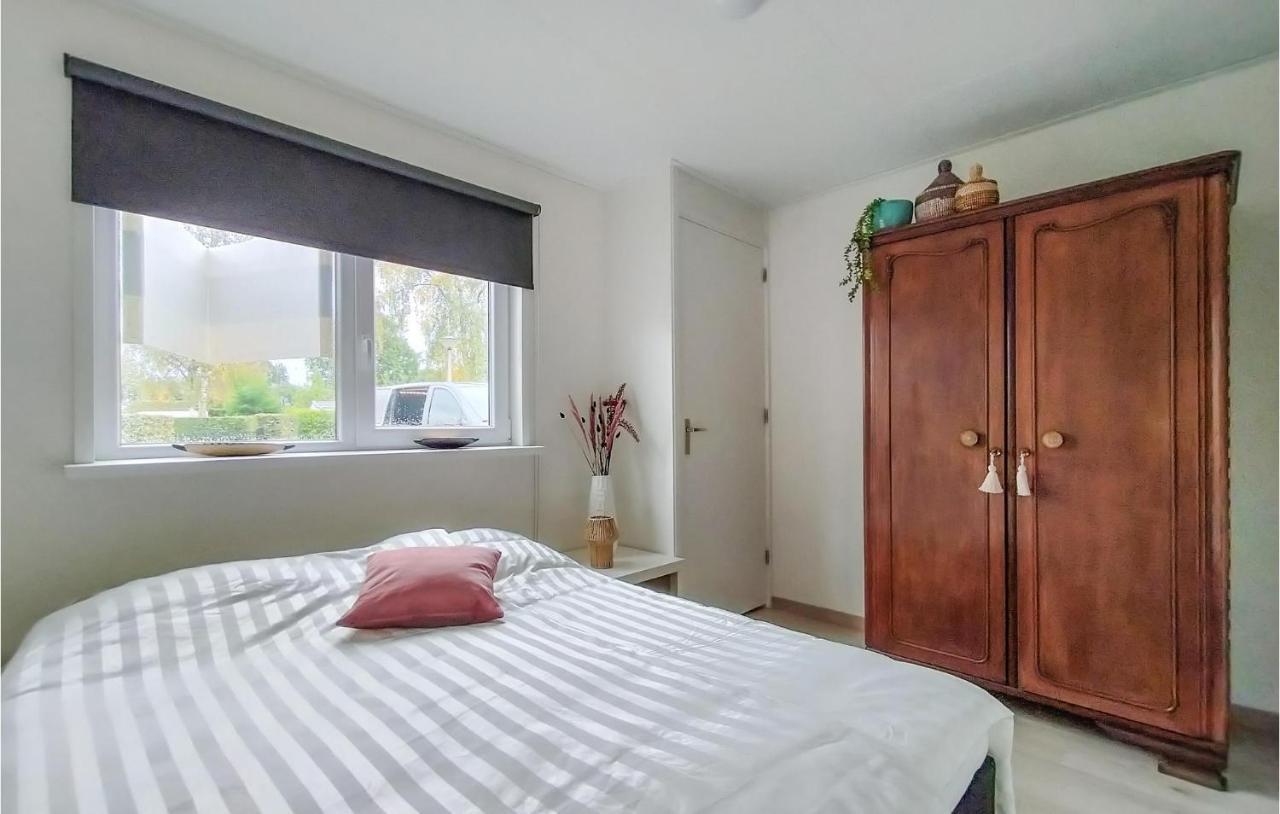 2 Bedroom Awesome Home In Heinkenszand Exterior photo